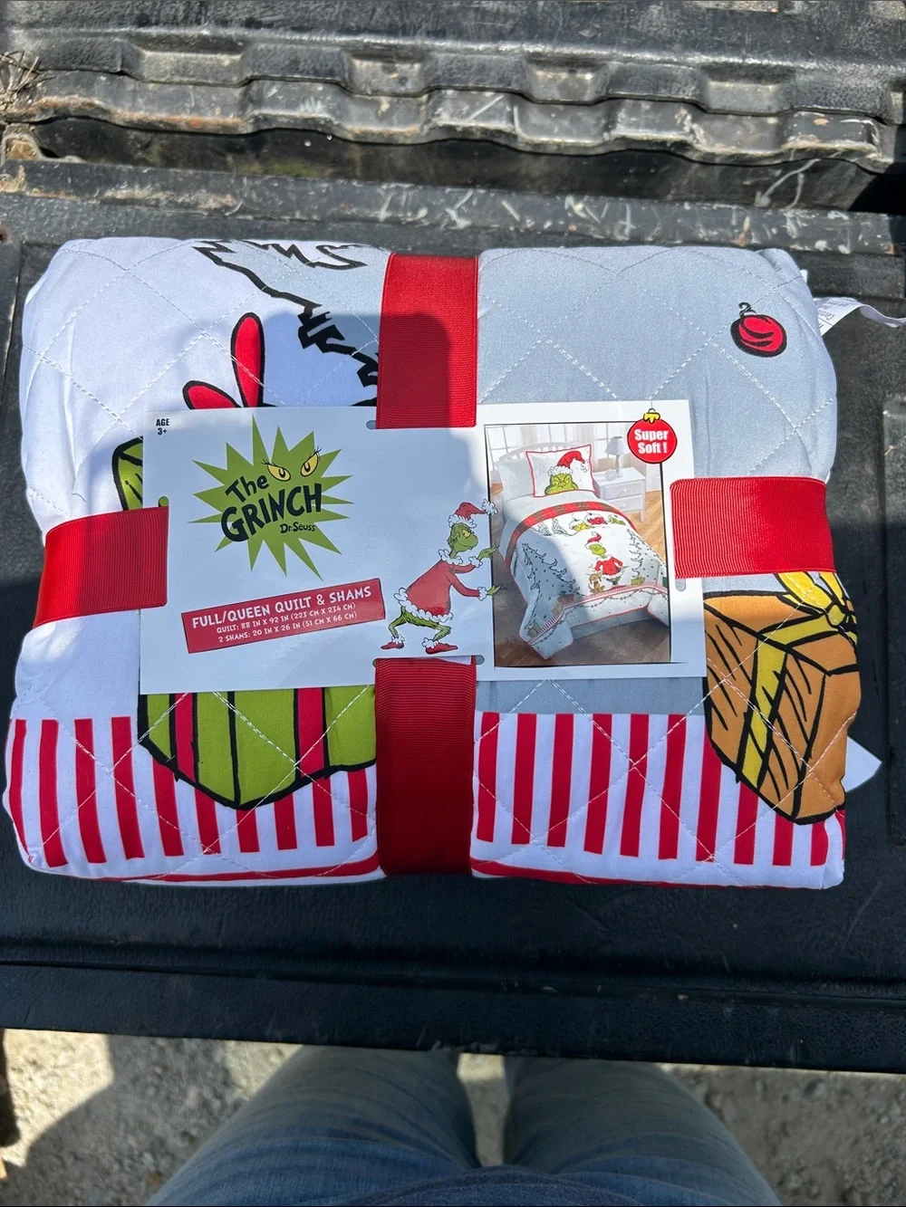 The Grinch Quilt & Shams Set